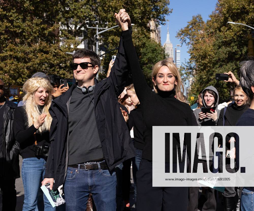 NYC Look-Alike Contest for Elizabeth Holmes and Nathan Fielder NYC Look-Alike Contest for Elizabeth Holmes and Nathan Fielder, Washington Square Park, NY. 25 Oct 2026 Pictured: Elizabeth Holmes and Nathan Fielder Look-Alike Contest-Winners.