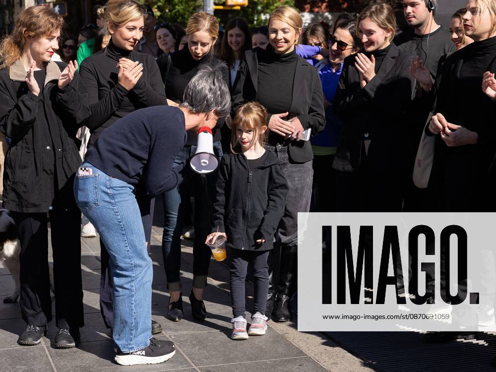 NYC Look-Alike Contest for Elizabeth Holmes and Nathan Fielder NYC Look-Alike Contest for Elizabeth Holmes and Nathan Fielder, Washington Square Park, NY. 25 Oct 2026 Pictured: Elizabeth Holmes and Nathan Fielder Look-Alike Contest.