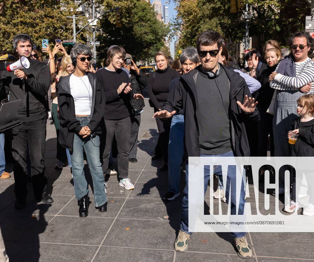 NYC Look-Alike Contest for Elizabeth Holmes and Nathan Fielder NYC Look-Alike Contest for Elizabeth Holmes and Nathan Fielder, Washington Square Park, NY. 25 Oct 2026 Pictured: Elizabeth Holmes and Nathan Fielder Look-Alike Contest.