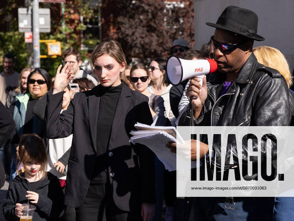 NYC Look-Alike Contest for Elizabeth Holmes and Nathan Fielder NYC Look-Alike Contest for Elizabeth Holmes and Nathan Fielder, Washington Square Park, NY. 25 Oct 2026 Pictured: Elizabeth Holmes and Nathan Fielder Look-Alike Contest.