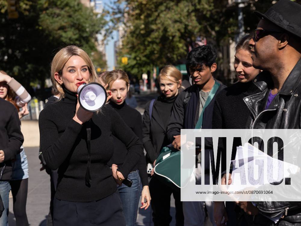 NYC Look-Alike Contest for Elizabeth Holmes and Nathan Fielder NYC Look-Alike Contest for Elizabeth Holmes and Nathan Fielder, Washington Square Park, NY. 25 Oct 2026 Pictured: Elizabeth Holmes and Nathan Fielder Look-Alike Contest.