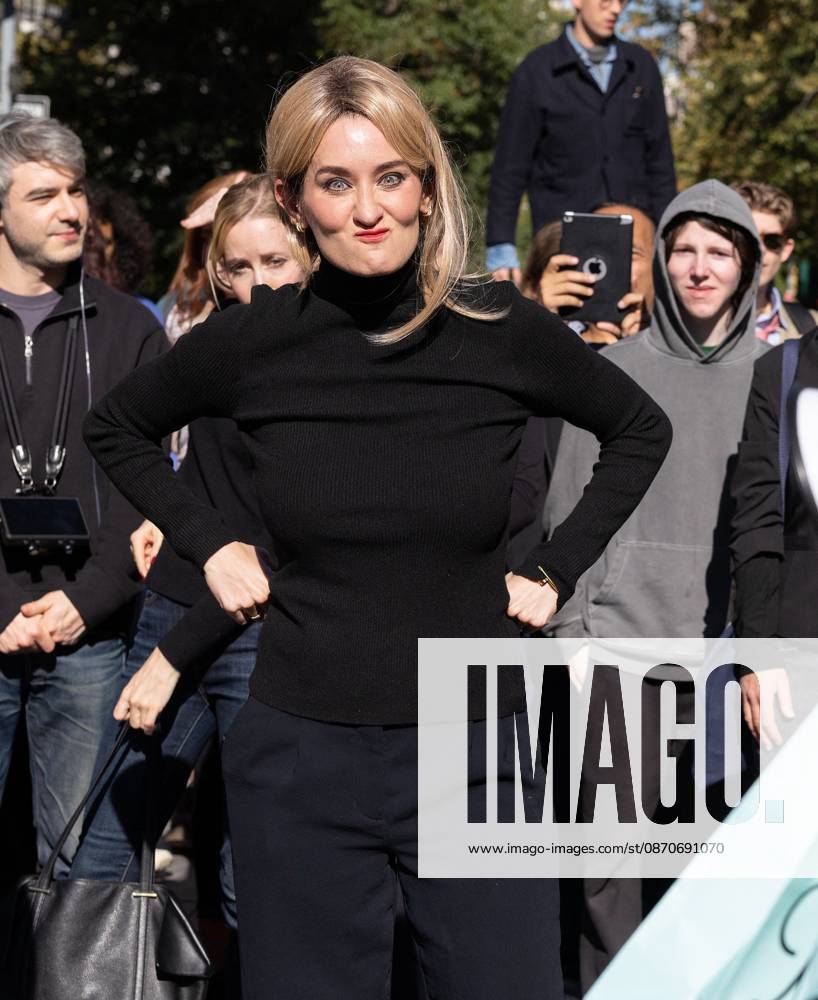 NYC Look-Alike Contest for Elizabeth Holmes and Nathan Fielder NYC Look-Alike Contest for Elizabeth Holmes and Nathan Fielder, Washington Square Park, NY. 25 Oct 2026 Pictured: Elizabeth Holmes and Nathan Fielder Look-Alike Contest-Winner.