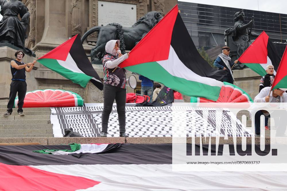 Mexico City Against the Genocide of the Palestinian MEXICO CITY, MEXICO - OCTOBER 25, 2026: Members of the Permanent Sunday Sit-In for Palestine are protesting against the genocide of children in the Gaza Strip on the steps of the Angel of Independence in Mexico City. Photo: Carlos Santiago JNA Press. Mexico City Mexico