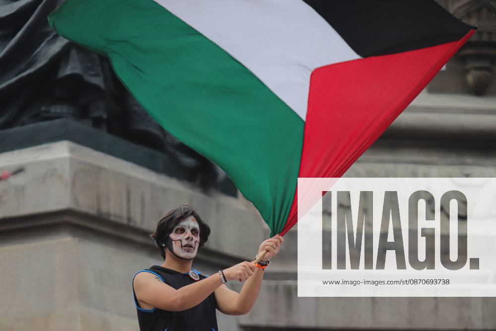Mexico City Against the Genocide of the Palestinian MEXICO CITY, MEXICO - OCTOBER 25, 2026: Members of the Permanent Sunday Sit-In for Palestine are protesting against the genocide of children in the Gaza Strip on the steps of the Angel of Independence in Mexico City. Photo: Carlos Santiago JNA Press. Mexico City Mexico