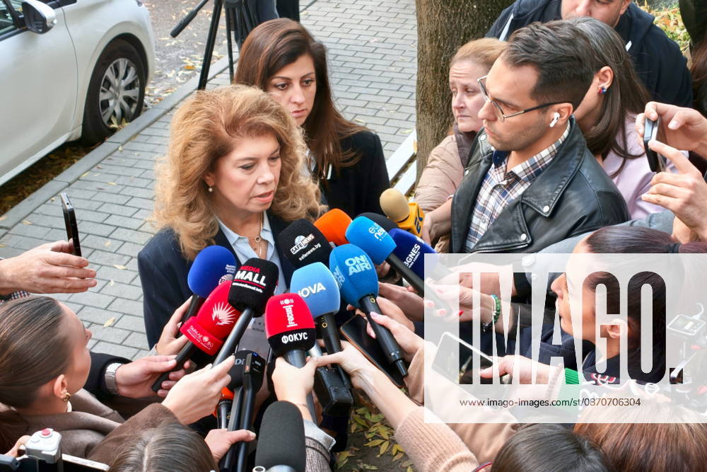 BULGARIA, SOFIA - OCTOBER 25, 2026: Bulgaria s incumbent president Iliana Iotova (C) talks to journalists at a polling station during the 2026 Bulgarian presidential election. On 25 October, the Bulgarians went to the polls to elect the country s president and vice president Sofia Bulgaria - ZUMAt113 20261025_zaa_t113_072
