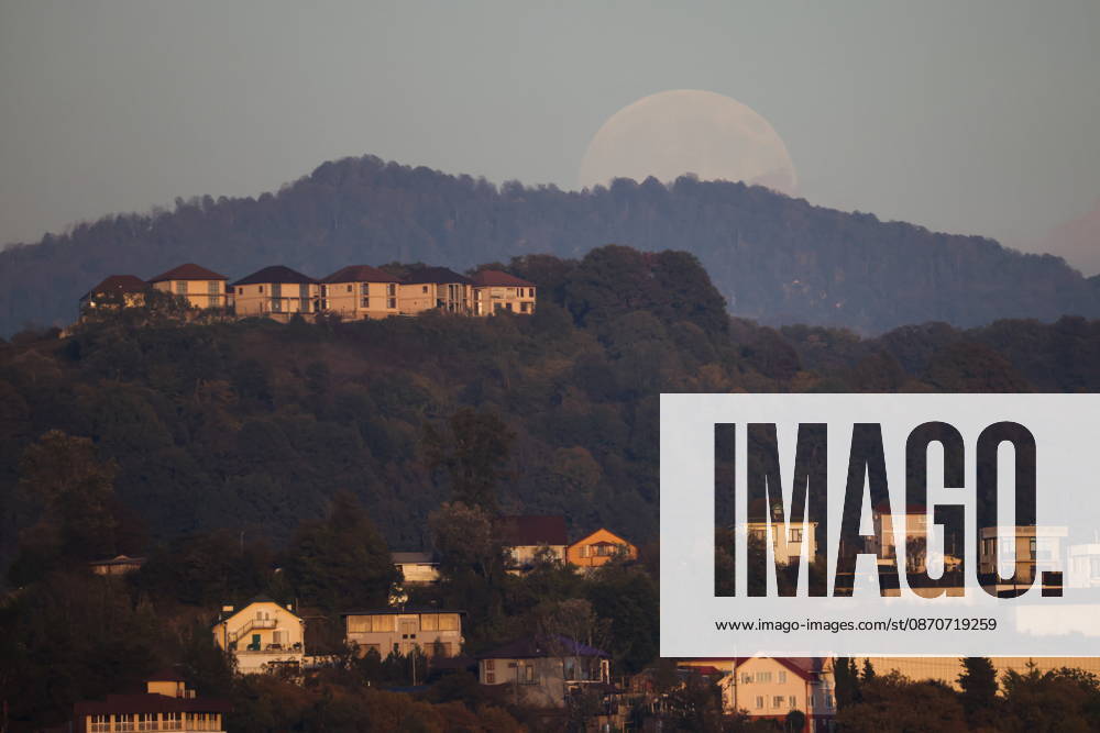 RUSSIA, SOCHI - OCTOBER 25, 2026: The full moon shines over the city Sochi Russia - ZUMAt113 20261025_zaa_t113_341
