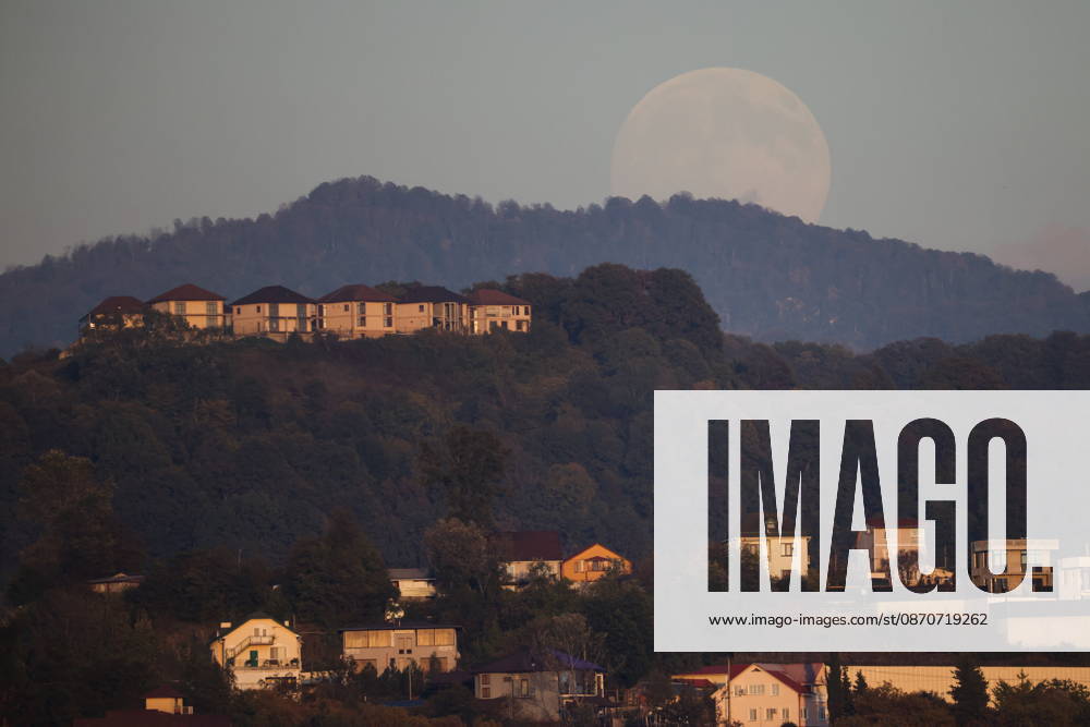 RUSSIA, SOCHI - OCTOBER 25, 2026: The full moon shines over the city Sochi Russia - ZUMAt113 20261025_zaa_t113_342