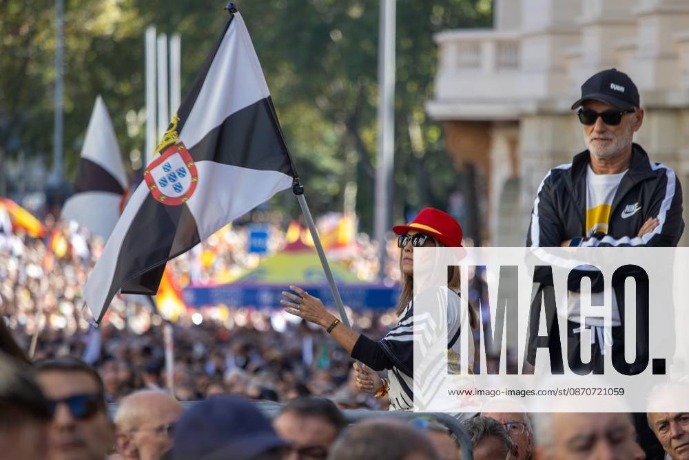 A march demanding solutions and a restoration of social normalcy in Ceuta - Madrid, Spain - 25 Oct 2026 A woman waves a flag of Ceuta. Thousands of people in Madrid have rallied in support of the demands made by women from Ceuta—known locally as caballas —who are calling for a return to normalcy in the autonomous city. Madrid Spain