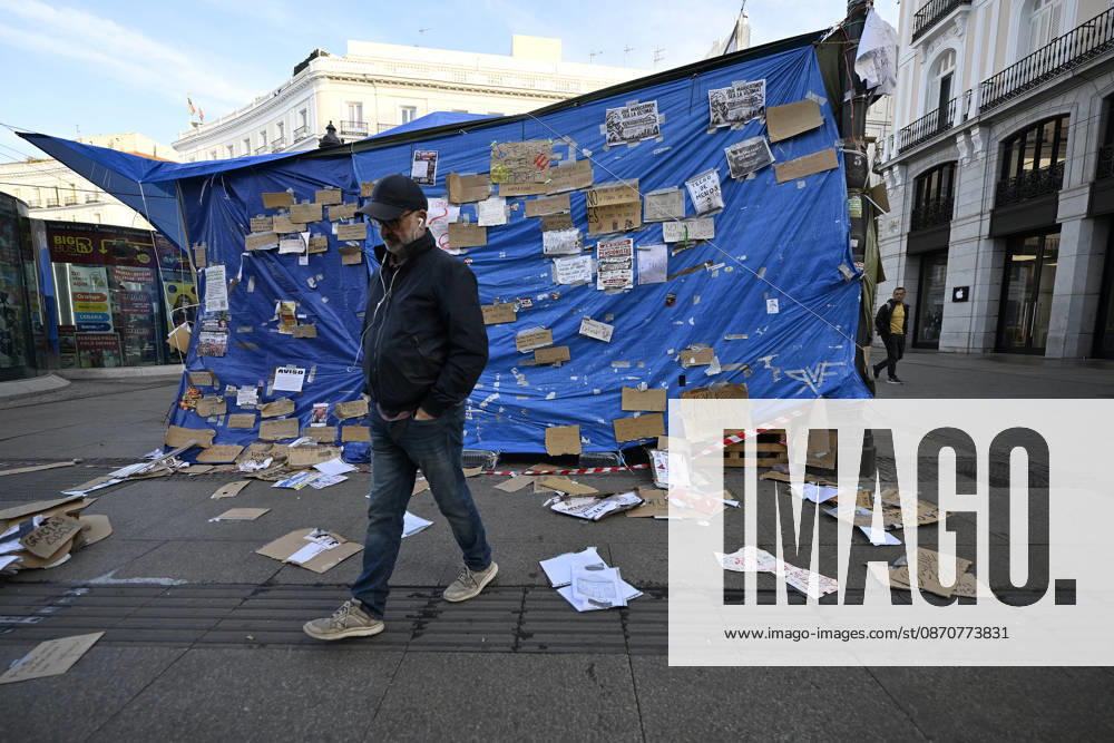 Tent protest at Sol Square in Madrid marks its first month MADRID, SPAIN - OCTOBER 26: A view of the area where Spaniards continue a tent protest at Sol Square, launched on September 26 to call on the central and regional governments to find solutions to the country s housing crisis, as the protest marks its first month in Madrid, Spain, on October 26, 2026. Burak Akbulut Anadolu Madrid Spain. Editorial use only. Please get in touch for any other usage.