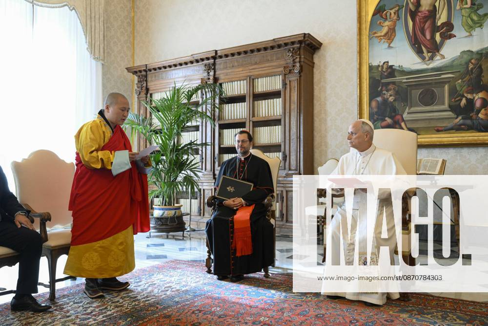 ITALY - POPE - VATICAN-2026 10 26 Italy, Rome, Vatican, 2026 10 26: Pope Leo XIV receives in a private audience Em.mo Cardinal Giorgio Marengo, I.M.C., Apostolic Prefect of Ulaanbaatar at the Vatican Photo by VATICAN MEDIA Catholic Press Photo - NO BOOKS