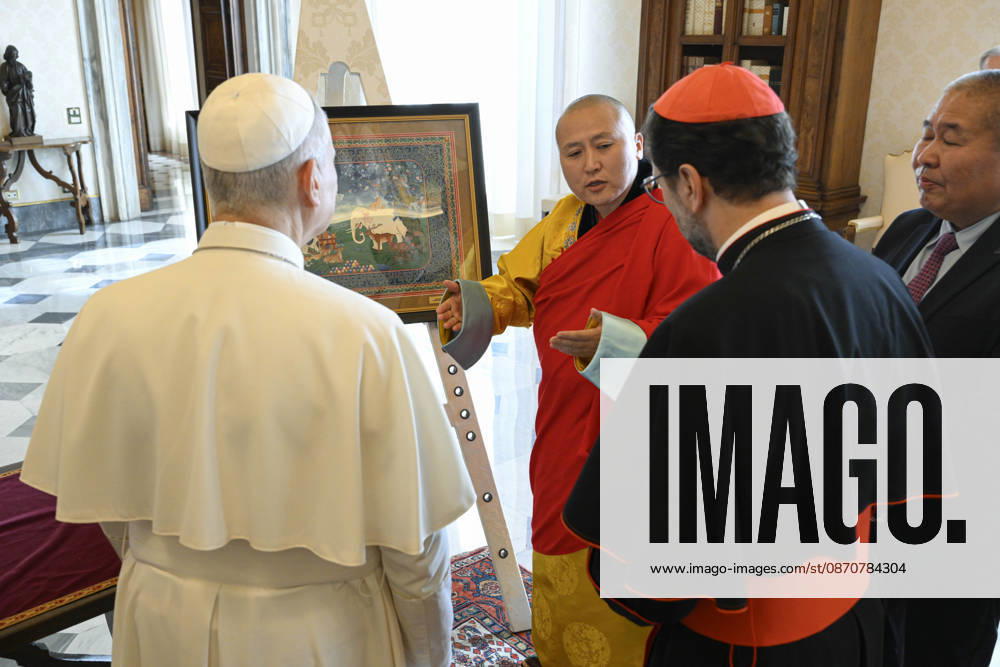 ITALY - POPE - VATICAN-2026 10 26 Italy, Rome, Vatican, 2026 10 26: Pope Leo XIV receives in a private audience Em.mo Cardinal Giorgio Marengo, I.M.C., Apostolic Prefect of Ulaanbaatar at the Vatican Photo by VATICAN MEDIA Catholic Press Photo - NO BOOKS