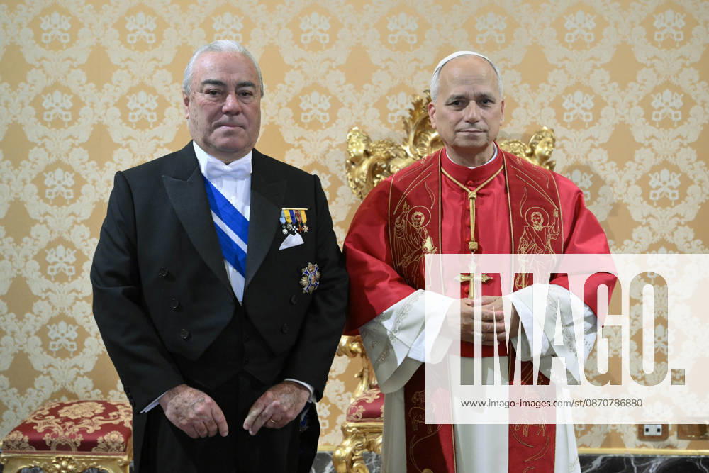 ITALY - PRIVATE AUDIENCE - VATICAN-2026 10 26 Italy, Rome, Vatican, 2026 10 26: Pope Leo XIV receives in a private audience His Excellency Mr. James Sydney Sinclair Manley, Ambassador of Chile Presentation of Letters of Credence at the Vatican Photo by VATICAN MEDIA Catholic Press Photo - NO BOOKS