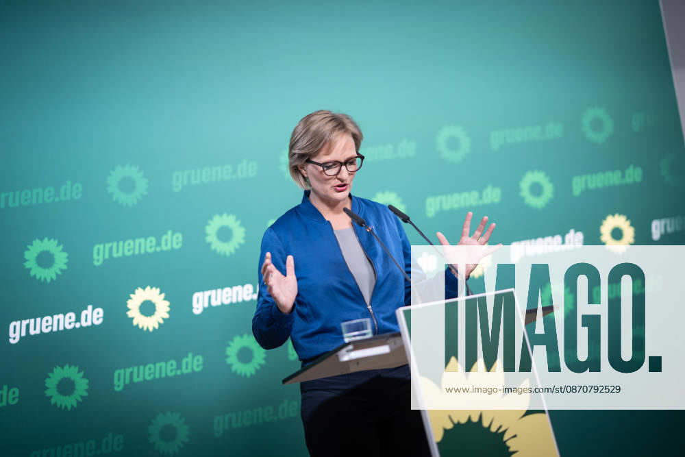 Party Chairwoman Franziska Brantner at the regular press conference on current issues at party headquarters Press conference with Federal Chairwoman Franziska Brantner, Alliance 90 The Greens, Berlin, Berlin, Germany, party headquarters