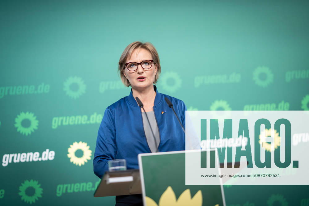 Party Chairwoman Franziska Brantner at the regular press conference on current issues at party headquarters Press conference with Federal Chairwoman Franziska Brantner, Alliance 90 The Greens, Berlin, Berlin, Germany, party headquarters