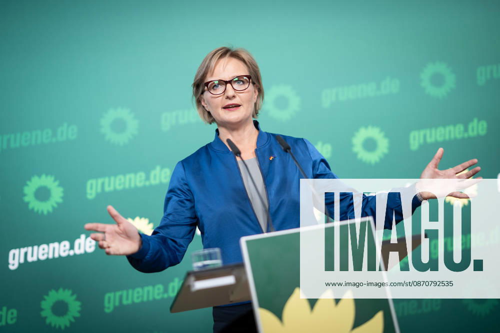 Party Chairwoman Franziska Brantner at the regular press conference on current issues at party headquarters Press conference with Federal Chairwoman Franziska Brantner, Alliance 90 The Greens, Berlin, Berlin, Germany, party headquarters