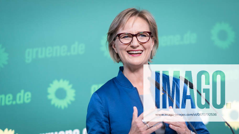 Party Chairwoman Franziska Brantner at the regular press conference on current issues at party headquarters Press conference with Federal Chairwoman Franziska Brantner, Alliance 90 The Greens, Berlin, Berlin, Germany, party headquarters