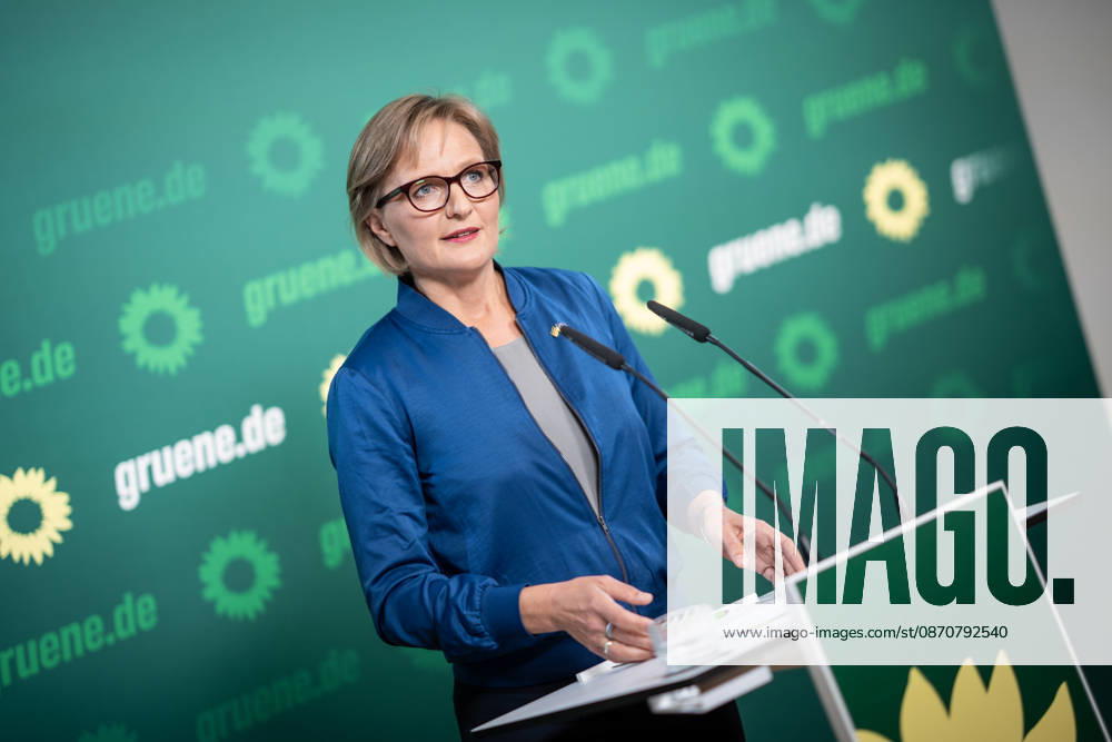Party Chairwoman Franziska Brantner at the regular press conference on current issues at party headquarters Press conference with Federal Chairwoman Franziska Brantner, Alliance 90 The Greens, Berlin, Berlin, Germany, party headquarters