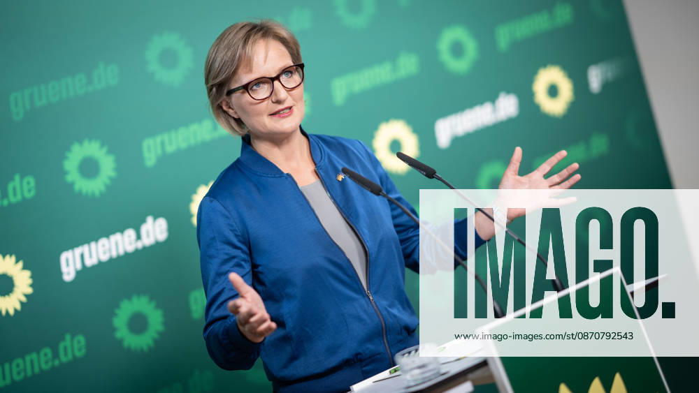 Party Chairwoman Franziska Brantner at the regular press conference on current issues at party headquarters Press conference with Federal Chairwoman Franziska Brantner, Alliance 90 The Greens, Berlin, Berlin, Germany, party headquarters