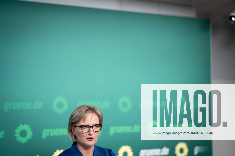 Party Chairwoman Franziska Brantner at the regular press conference on current issues at party headquarters Press conference with Federal Chairwoman Franziska Brantner, Alliance 90 The Greens, Berlin, Berlin, Germany, party headquarters