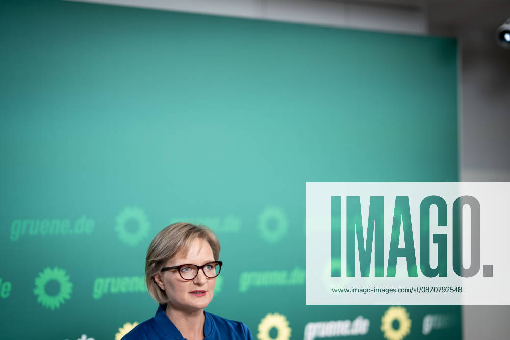 Party Chairwoman Franziska Brantner at the regular press conference on current issues at party headquarters Press conference with Federal Chairwoman Franziska Brantner, Alliance 90 The Greens, Berlin, Berlin, Germany, party headquarters