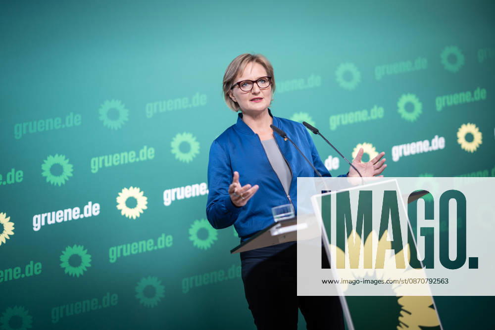 Party Chairwoman Franziska Brantner at the regular press conference on current issues at party headquarters Press conference with Federal Chairwoman Franziska Brantner, Alliance 90 The Greens, Berlin, Berlin, Germany, party headquarters