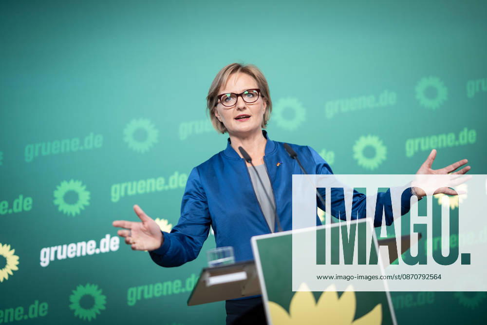 Party Chairwoman Franziska Brantner at the regular press conference on current issues at party headquarters Press conference with Federal Chairwoman Franziska Brantner, Alliance 90 The Greens, Berlin, Berlin, Germany, party headquarters