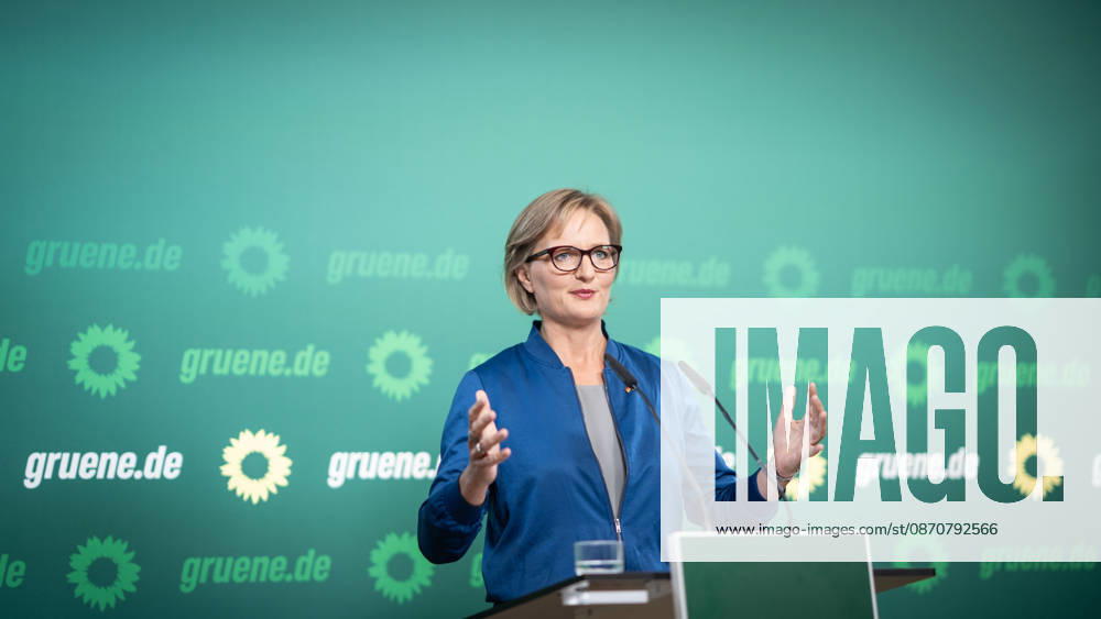 Party Chairwoman Franziska Brantner at the regular press conference on current issues at party headquarters Press conference with Federal Chairwoman Franziska Brantner, Alliance 90 The Greens, Berlin, Berlin, Germany, party headquarters