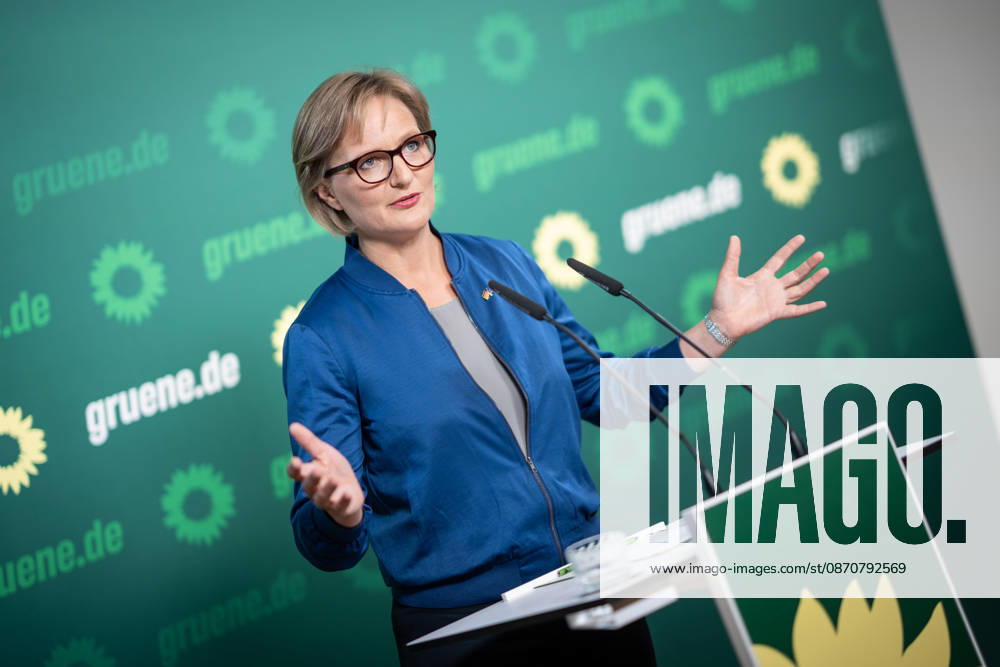 Party Chairwoman Franziska Brantner at the regular press conference on current issues at party headquarters Press conference with Federal Chairwoman Franziska Brantner, Alliance 90 The Greens, Berlin, Berlin, Germany, party headquarters