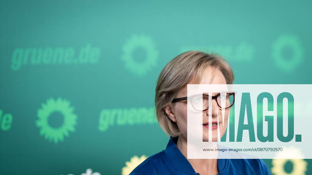 Party Chairwoman Franziska Brantner at the regular press conference on current issues at party headquarters Press conference with Federal Chairwoman Franziska Brantner, Alliance 90 The Greens, Berlin, Berlin, Germany, party headquarters