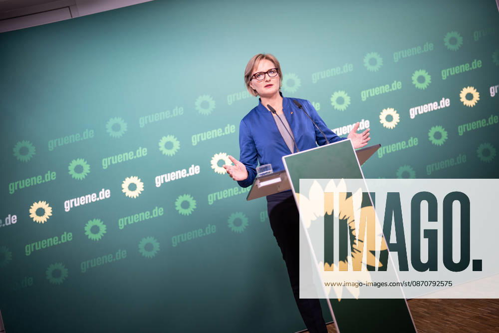 Party Chairwoman Franziska Brantner at the regular press conference on current issues at party headquarters Press conference with Federal Chairwoman Franziska Brantner, Alliance 90 The Greens, Berlin, Berlin, Germany, party headquarters