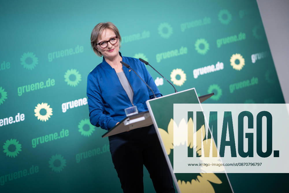 Party Chairwoman Franziska Brantner at the regular press conference on current issues at party headquarters Press conference with Federal Chairwoman Franziska Brantner, Alliance 90 The Greens, Berlin, Berlin, Germany, party headquarters
