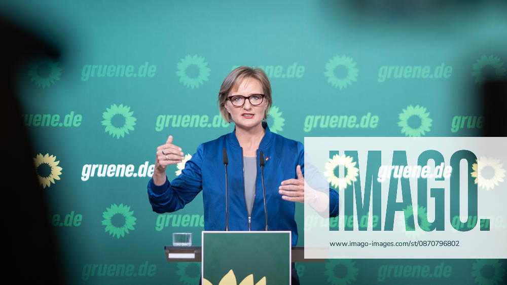 Party Chairwoman Franziska Brantner at the regular press conference on current issues at party headquarters Press conference with Federal Chairwoman Franziska Brantner, Alliance 90 The Greens, Berlin, Berlin, Germany, party headquarters