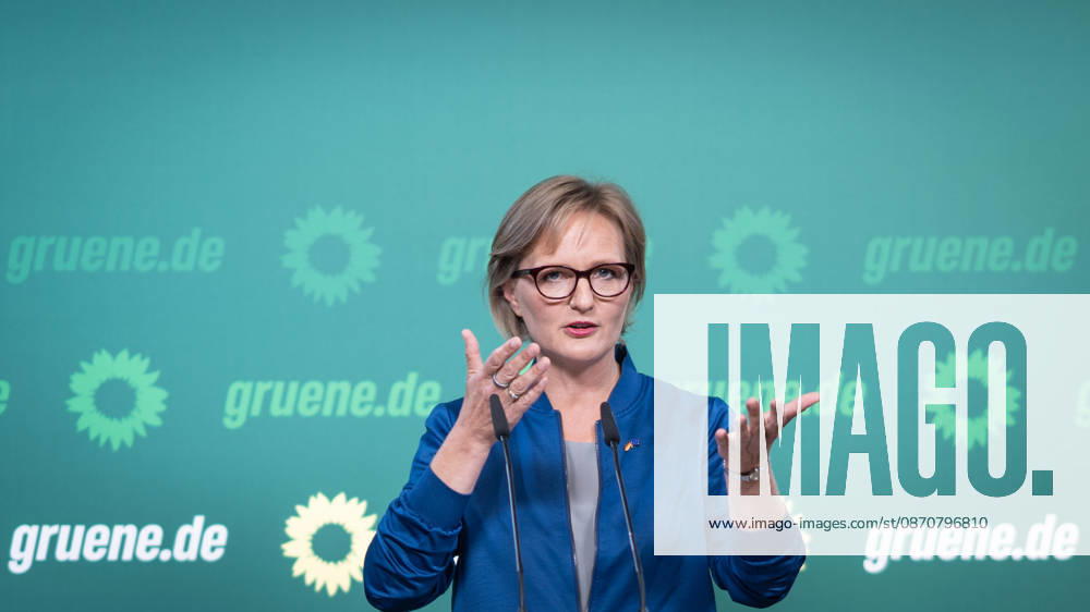 Party Chairwoman Franziska Brantner at the regular press conference on current issues at party headquarters Press conference with Federal Chairwoman Franziska Brantner, Alliance 90 The Greens, Berlin, Berlin, Germany, party headquarters