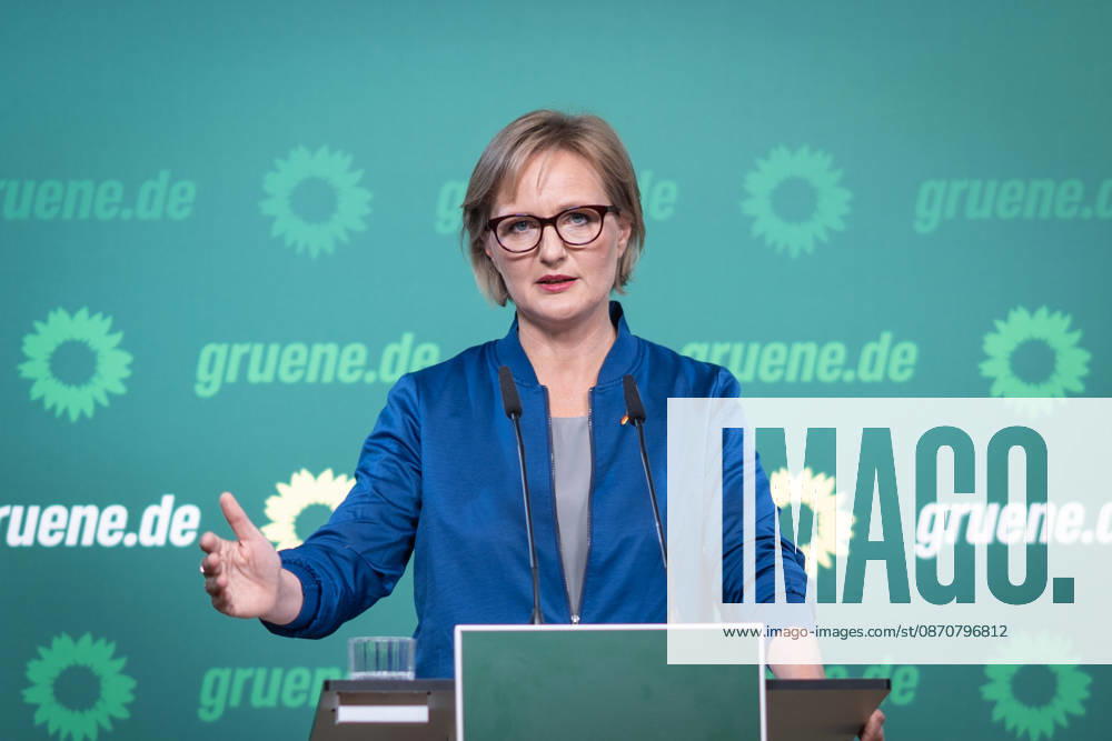 Party Chairwoman Franziska Brantner at the regular press conference on current issues at party headquarters Press conference with Federal Chairwoman Franziska Brantner, Alliance 90 The Greens, Berlin, Berlin, Germany, party headquarters