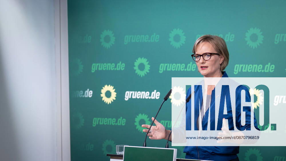 Party Chairwoman Franziska Brantner at the regular press conference on current issues at party headquarters Press conference with Federal Chairwoman Franziska Brantner, Alliance 90 The Greens, Berlin, Berlin, Germany, party headquarters
