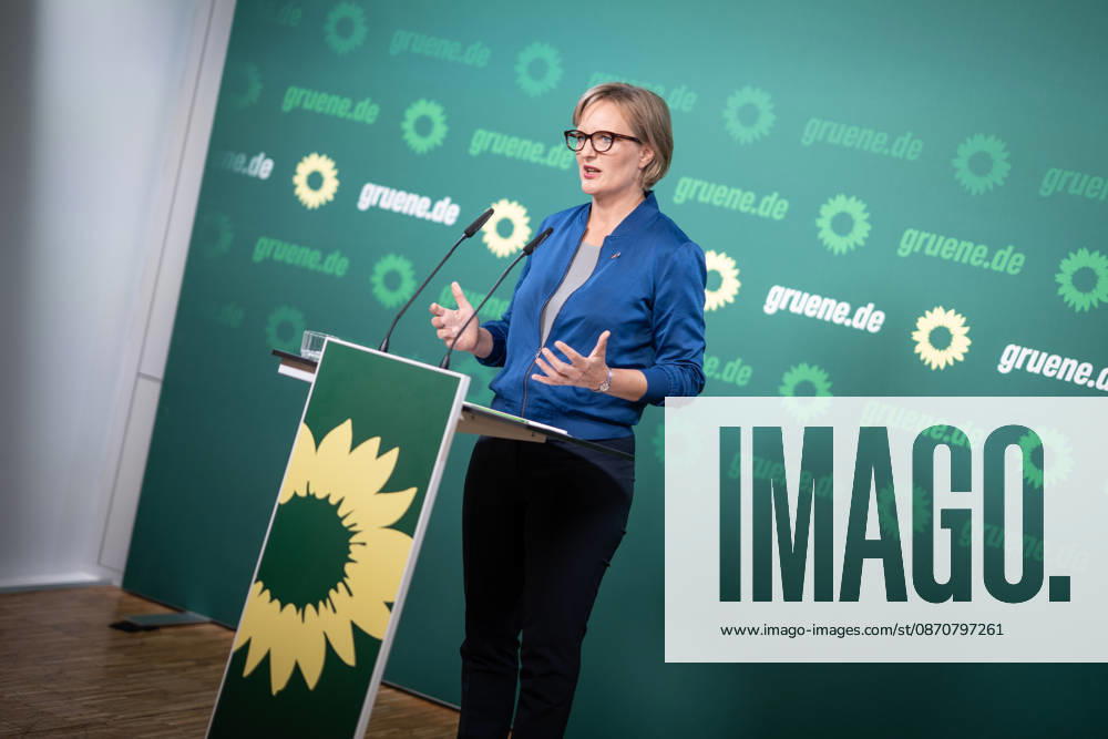 Party Chairwoman Franziska Brantner at the regular press conference on current issues at party headquarters Press conference with Federal Chairwoman Franziska Brantner, Alliance 90 The Greens, Berlin, Berlin, Germany, party headquarters