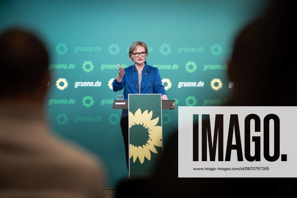 Party Chairwoman Franziska Brantner at the regular press conference on current issues at party headquarters Press conference with Federal Chairwoman Franziska Brantner, Alliance 90 The Greens, Berlin, Berlin, Germany, party headquarters
