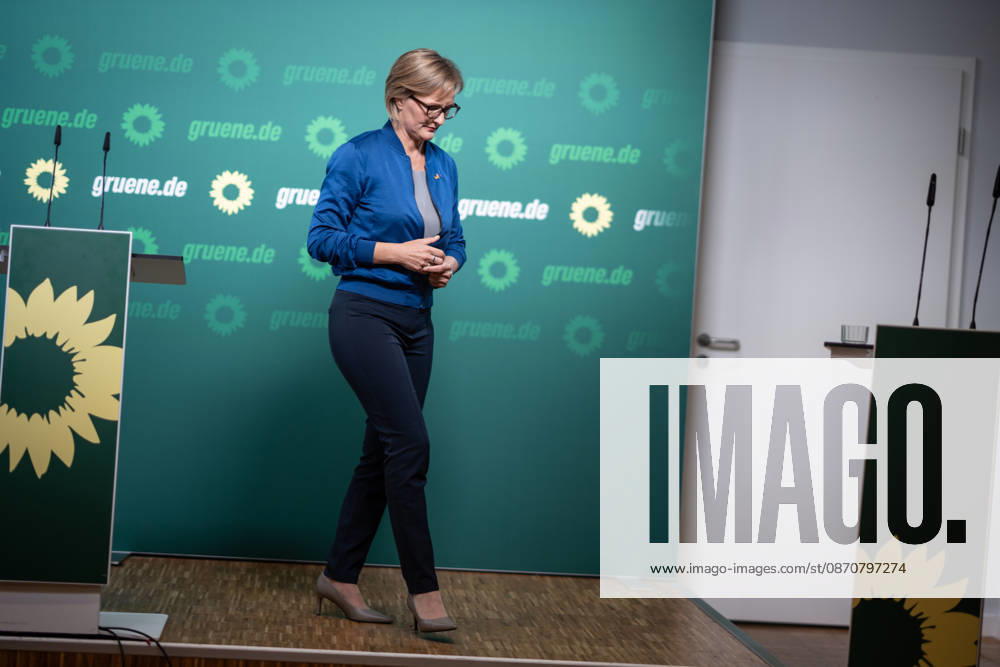 Party Chairwoman Franziska Brantner at the regular press conference on current issues at party headquarters Press conference with Federal Chairwoman Franziska Brantner, Alliance 90 The Greens, Berlin, Berlin, Germany, party headquarters