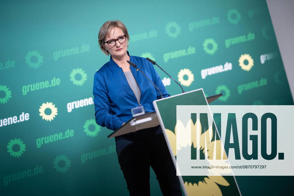 Party Chairwoman Franziska Brantner at the regular press conference on current issues at party headquarters Press conference with Federal Chairwoman Franziska Brantner, Alliance 90 The Greens, Berlin, Berlin, Germany, party headquarters