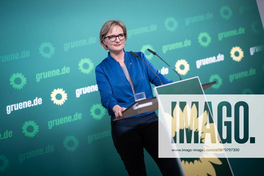 Party Chairwoman Franziska Brantner at the regular press conference on current issues at party headquarters Press conference with Federal Chairwoman Franziska Brantner, Alliance 90 The Greens, Berlin, Berlin, Germany, party headquarters