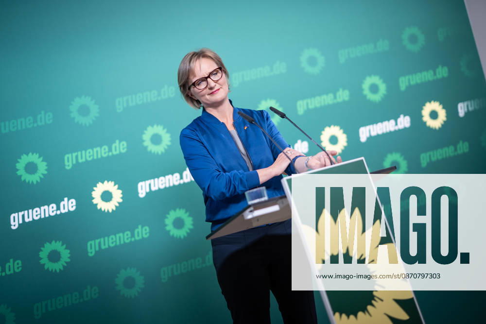 Party Chairwoman Franziska Brantner at the regular press conference on current issues at party headquarters Press conference with Federal Chairwoman Franziska Brantner, Alliance 90 The Greens, Berlin, Berlin, Germany, party headquarters