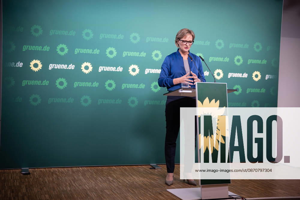 Party Chairwoman Franziska Brantner at the regular press conference on current issues at party headquarters Press conference with Federal Chairwoman Franziska Brantner, Alliance 90 The Greens, Berlin, Berlin, Germany, party headquarters