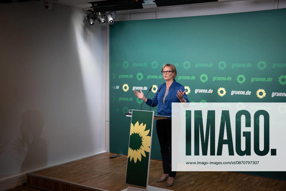 Party Chairwoman Franziska Brantner at the regular press conference on current issues at party headquarters Press conference with Federal Chairwoman Franziska Brantner, Alliance 90 The Greens, Berlin, Berlin, Germany, party headquarters