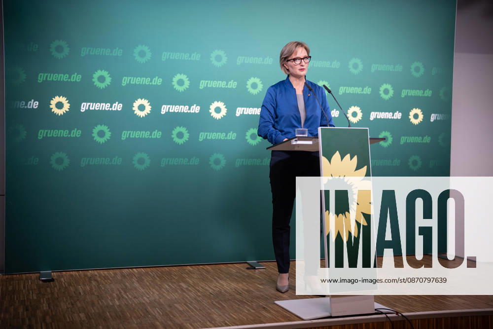 Party Chairwoman Franziska Brantner at the regular press conference on current issues at party headquarters Press conference with Federal Chairwoman Franziska Brantner, Alliance 90 The Greens, Berlin, Berlin, Germany, party headquarters