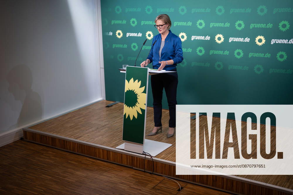 Party Chairwoman Franziska Brantner at the regular press conference on current issues at party headquarters Press conference with Federal Chairwoman Franziska Brantner, Alliance 90 The Greens, Berlin, Berlin, Germany, party headquarters