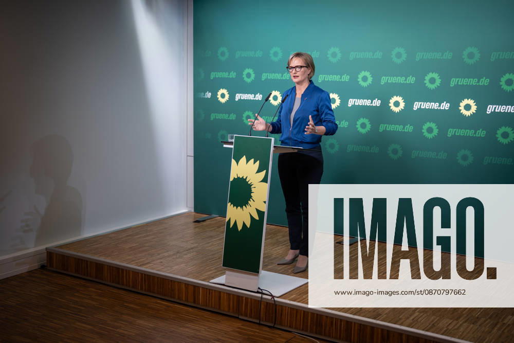 Party Chairwoman Franziska Brantner at the regular press conference on current issues at party headquarters Press conference with Federal Chairwoman Franziska Brantner, Alliance 90 The Greens, Berlin, Berlin, Germany, party headquarters