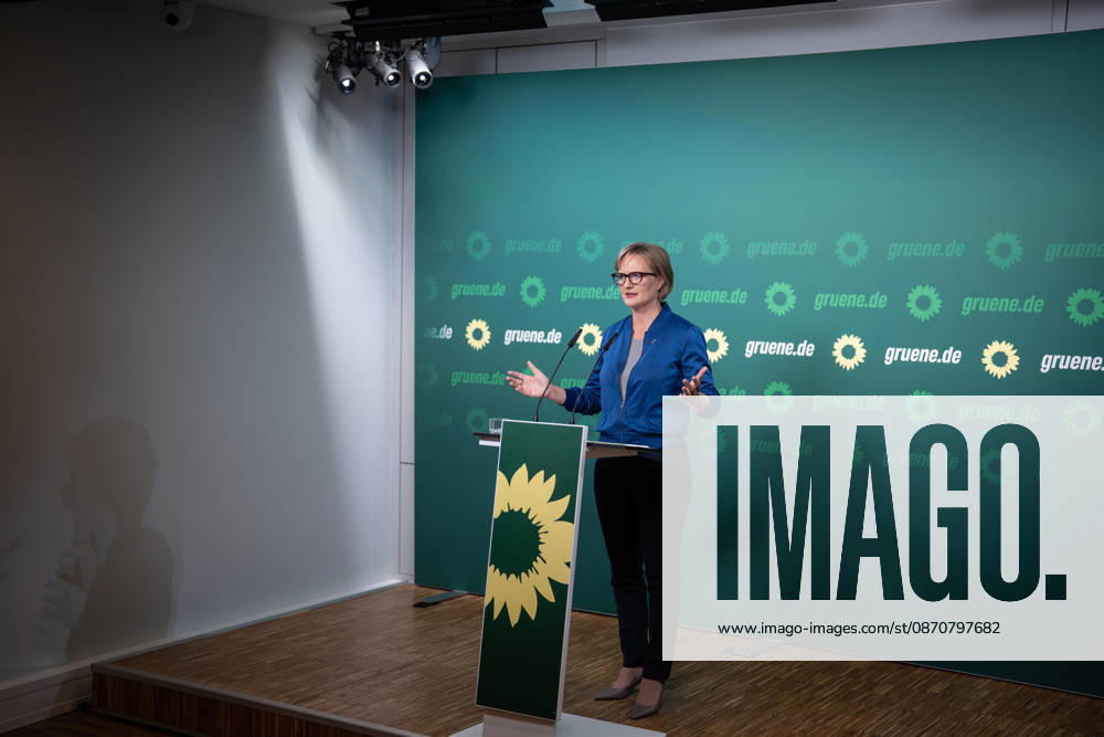 Party Chairwoman Franziska Brantner at the regular press conference on current issues at party headquarters Press conference with Federal Chairwoman Franziska Brantner, Alliance 90 The Greens, Berlin, Berlin, Germany, party headquarters