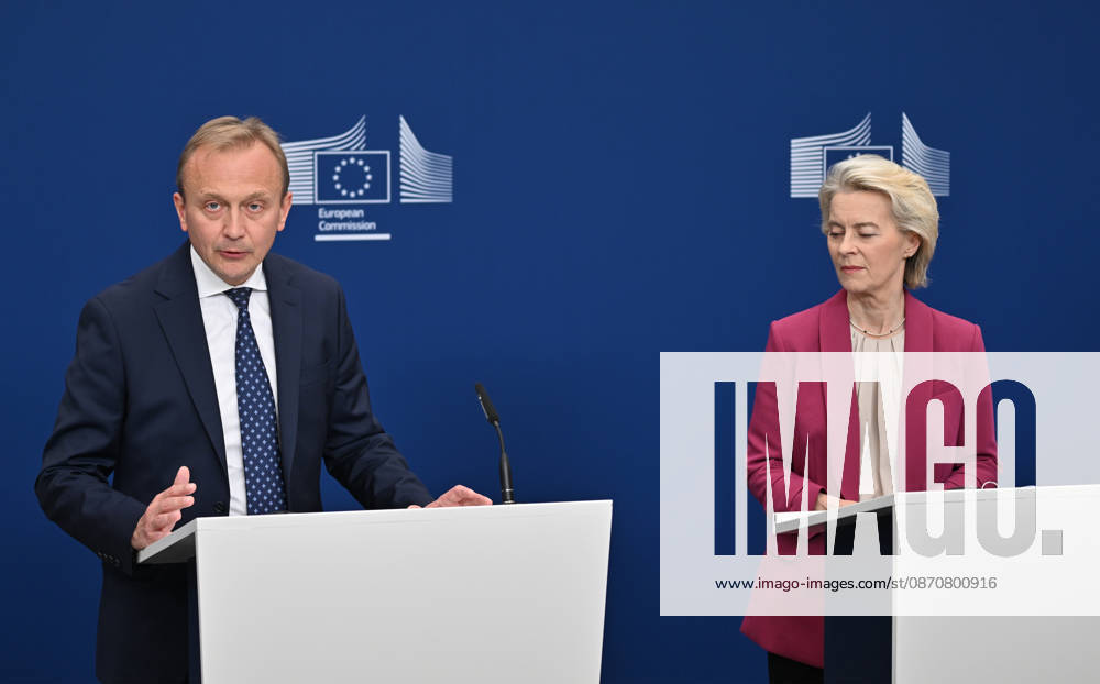 European Commission officials make joint press statement on comprehensive review in Brussels BRUSSELS, BELGIUM - OCTOBER 26: European Commission President Ursula von der Leyen (C), Commissioner Piotr Serafin (L), and Catherine Day (R), Chair of the High-Level Group on the Future of the Public Service of the Commission, deliver a press statement following the handover of a report prepared by external experts on the comprehensive review of the Commission in Brussels, Belgium on October 26, 2026. Dursun Aydemir Anadolu Brussels Belgium. Editorial use only. Please get in touch for any other usage.
