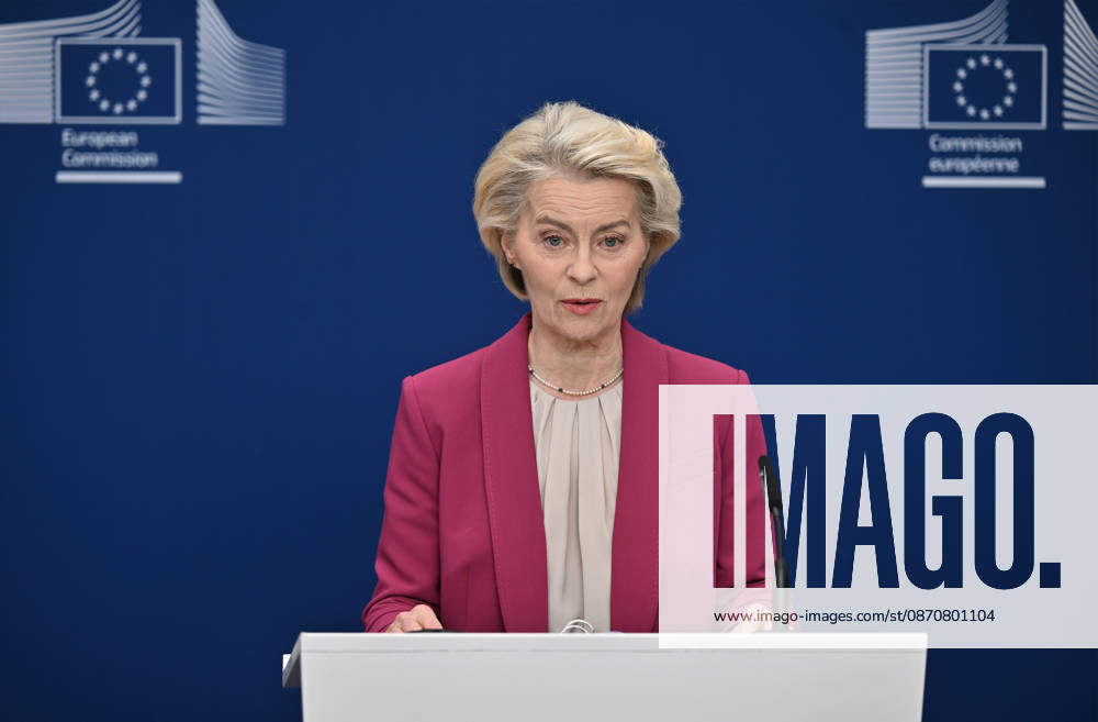 European Commission officials make joint press statement on comprehensive review in Brussels BRUSSELS, BELGIUM - OCTOBER 26: European Commission President Ursula von der Leyen (C), Commissioner Piotr Serafin (L), and Catherine Day (R), Chair of the High-Level Group on the Future of the Public Service of the Commission, deliver a press statement following the handover of a report prepared by external experts on the comprehensive review of the Commission in Brussels, Belgium on October 26, 2026. Dursun Aydemir Anadolu Brussels Belgium. Editorial use only. Please get in touch for any other usage.