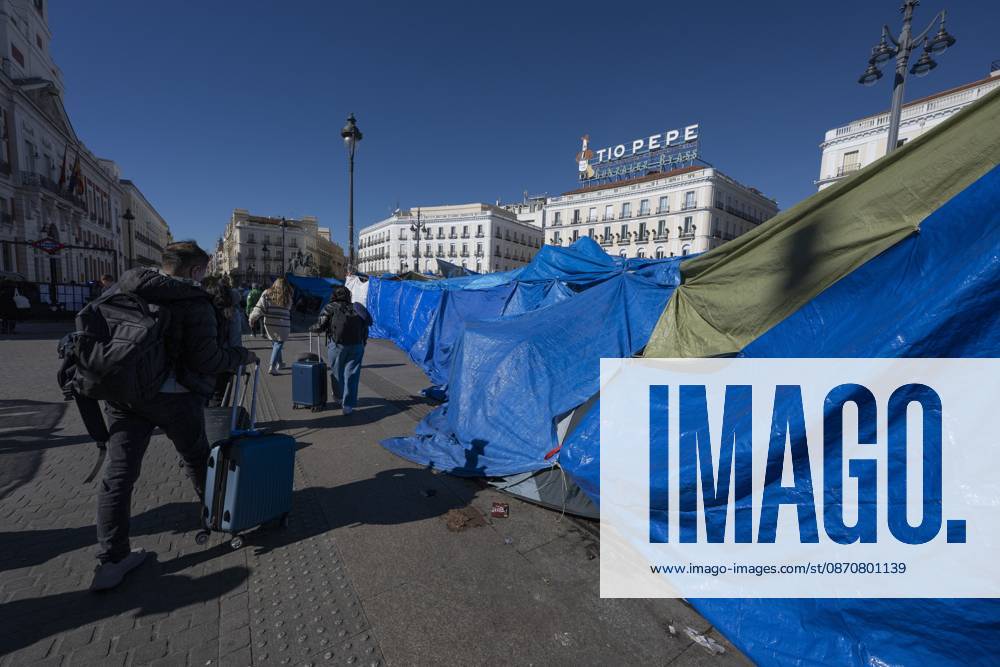 Tent protest at Sol Square in Madrid marks its first monthl, Madrid, Spain – 26 Oct 2026 A view of the area where Spaniards continue a tent protest at Sol Square, launched on September 26 to call on the central and regional governments to find solutions to the country s housing crisis, as the protest marks its first month in Madrid, Spain Madrid Spain